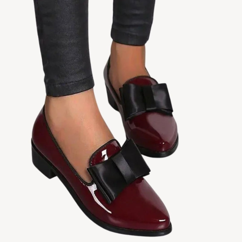 Sarah – Schoenen met Chunky Hak, Strik en Puntige Neus Velani