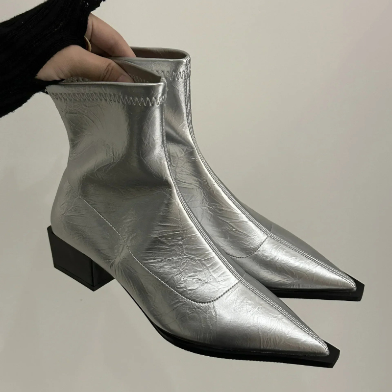 Nova – Schoenen met Hoge Gesp en Lage Vierkante Hak Velani