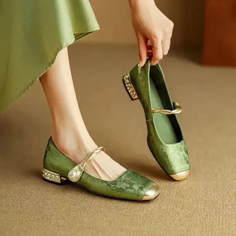 Hazel – Sandalen met lage hak en ronde neus Velani