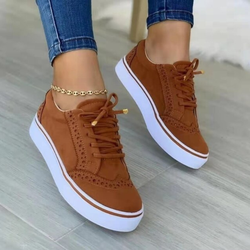 Amelia – Veterschoenen met ronde neus en platte zool Velani