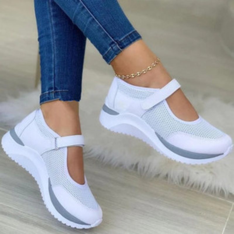 Carol – Veterschoenen met ronde neus van mesh en dikke zool Velani