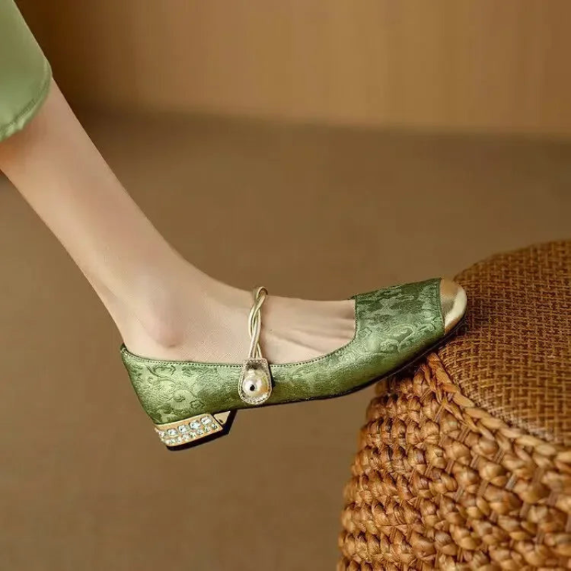 Hazel – Sandalen met lage hak en ronde neus Velani