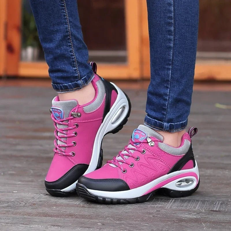 Scarlett – Sneakers met vetersluiting en ronde neus Velani