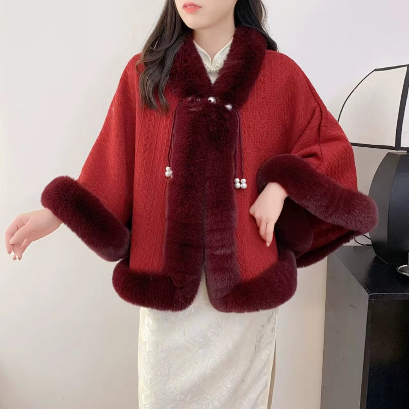 Ariana – Fluffy Poncho met Lange Mouwen en Koord Velani