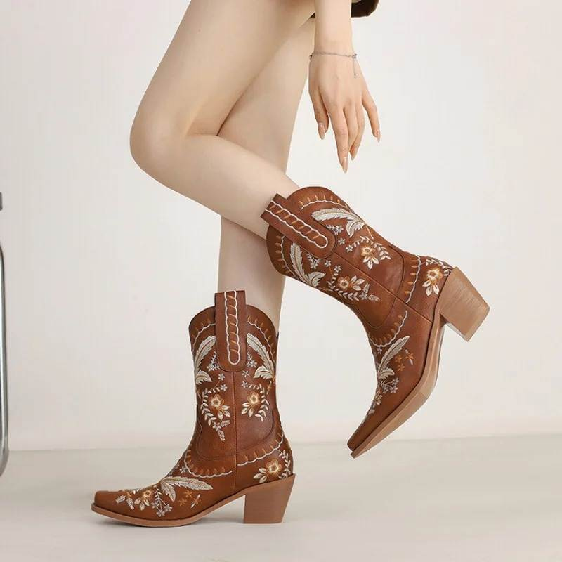 Amelia – Hoge Enkelboots met Bloemenprint en Brede Blockhak Velani