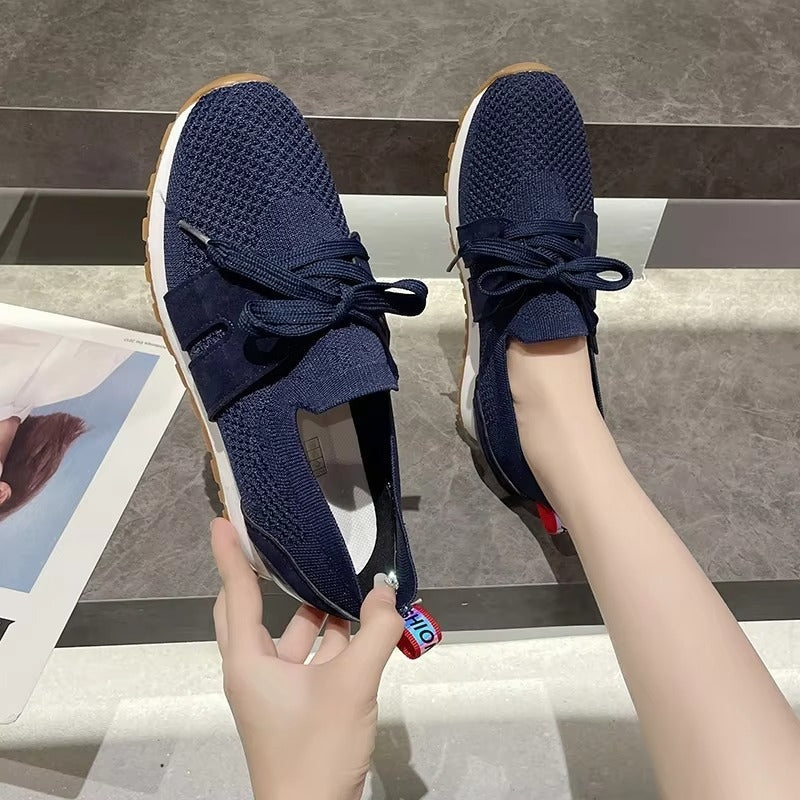 Emily – Ademende sneakers met vetersluiting en ronde neus Velani