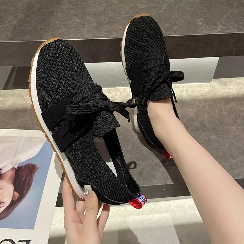 Emily – Ademende sneakers met vetersluiting en ronde neus Velani