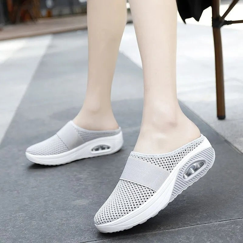 Abigail – Ronde neus wedges schoenen met ademend ontwerp Velani
