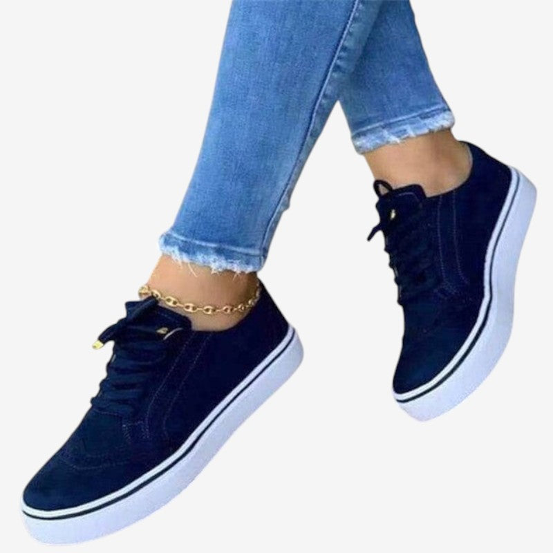 Amelia – Veterschoenen met ronde neus en platte zool Velani
