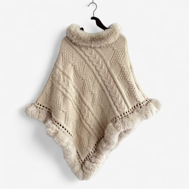 Kehlani – Losse kabelgebreide poncho met bontafwerking Velani