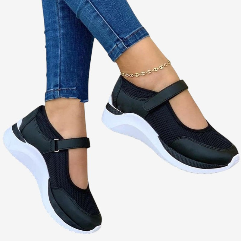 Carol – Veterschoenen met ronde neus van mesh en dikke zool Velani