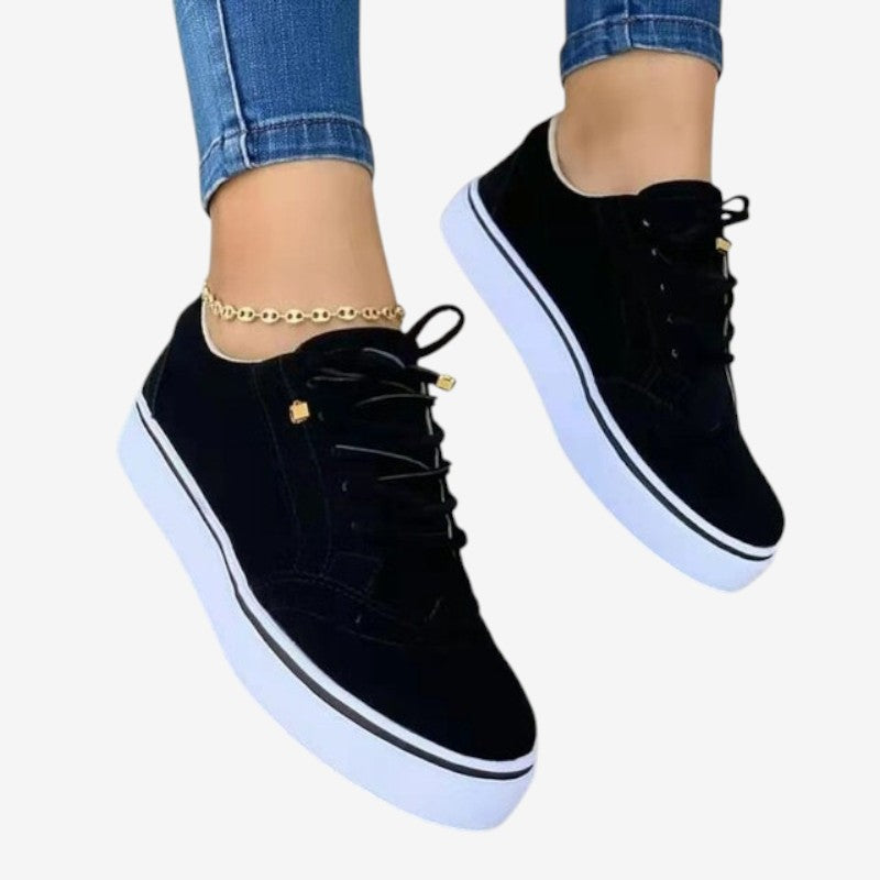 Amelia – Veterschoenen met ronde neus en platte zool Velani